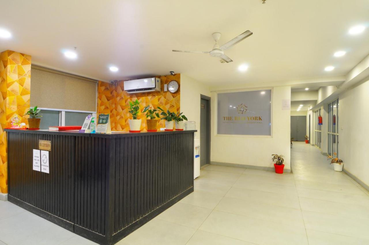 Hotel The Red York Ghaziabad Zewnętrze zdjęcie