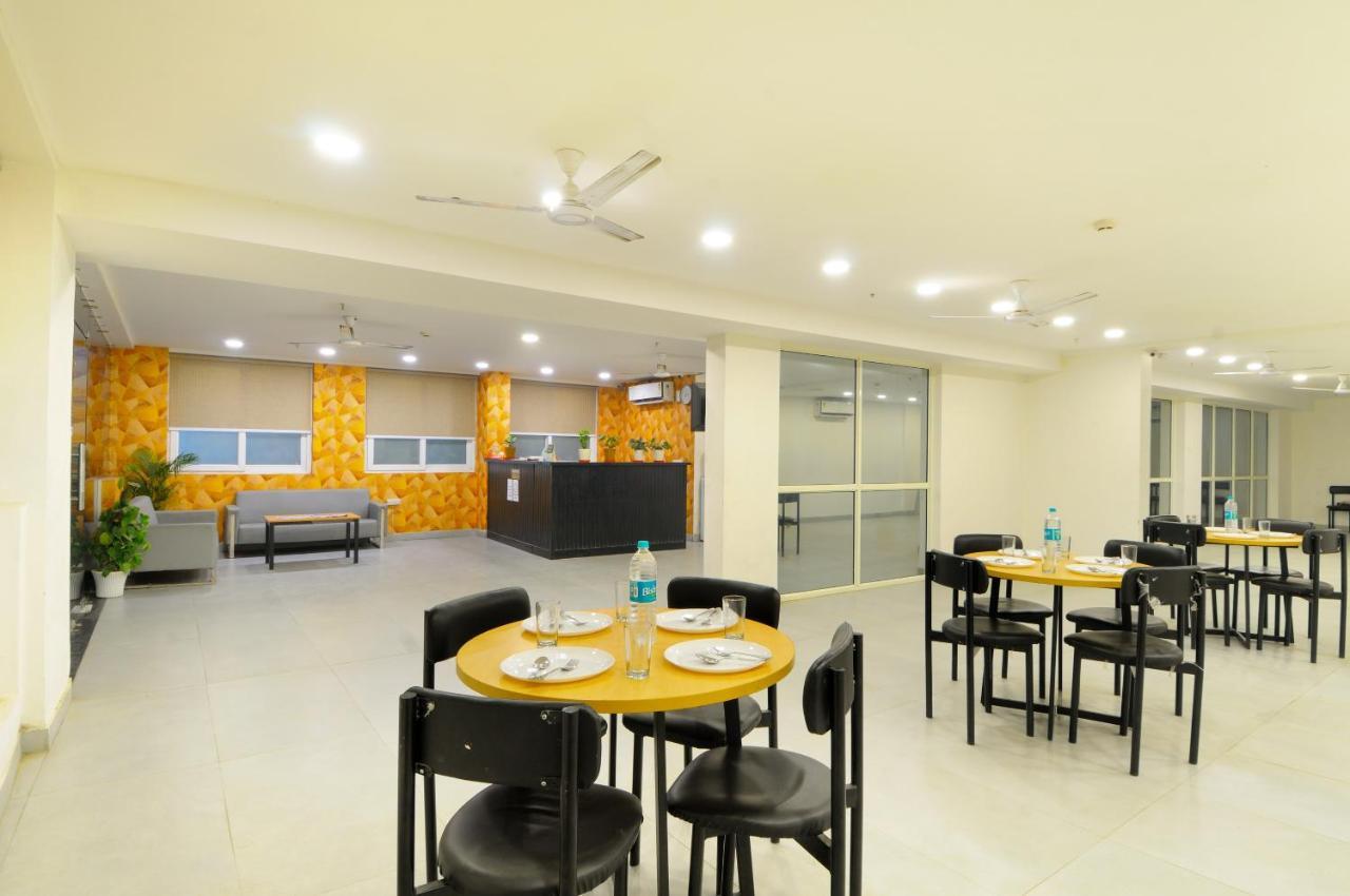 Hotel The Red York Ghaziabad Zewnętrze zdjęcie